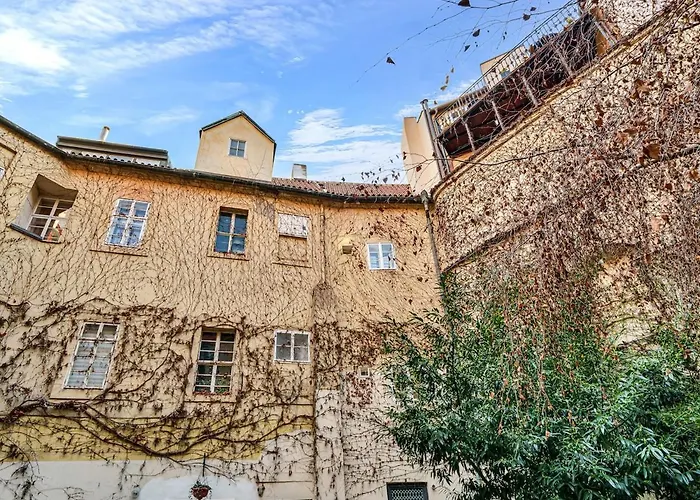 Romantic By Castle Apartman